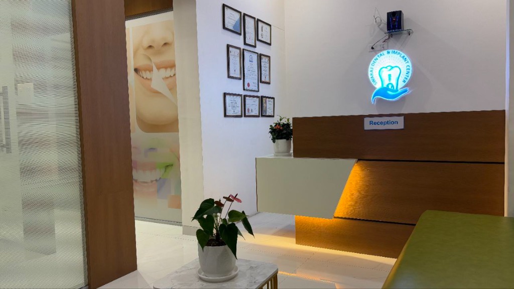 Dental clinic near me - Reception Desk